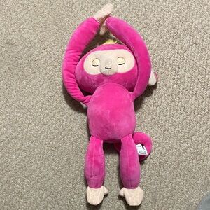 WowWee Fingerlings Hugs Bella interactive plush toy stuffed pink monkey